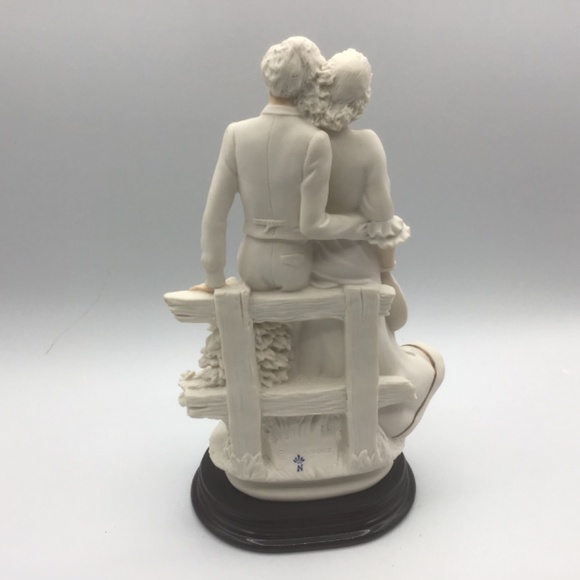 Giuseppe Armani "Together" Capodimonte porcelain figurine. Made in Italy. No box - Picture 5 of 10